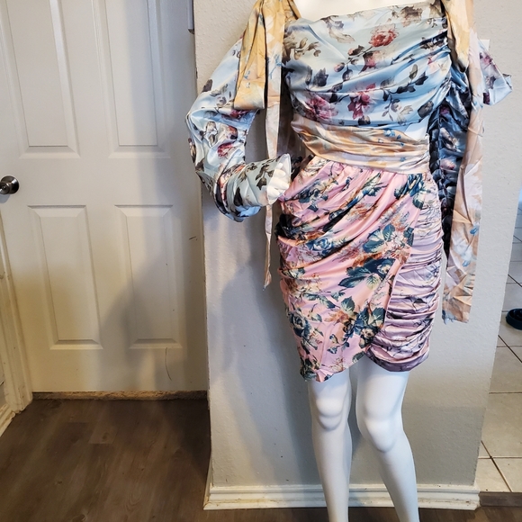 Dress - Picture 6 of 6